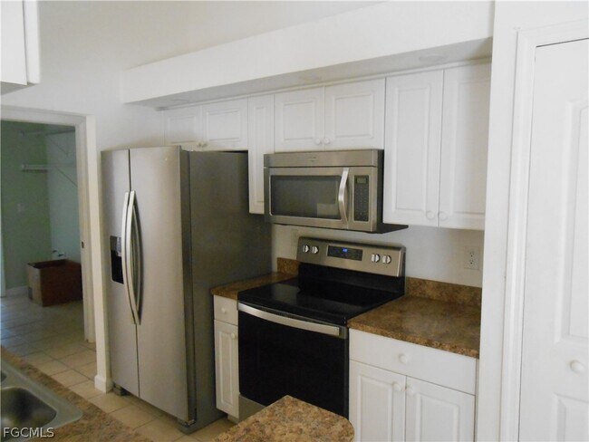 Building Photo - 612 McArthur Ave