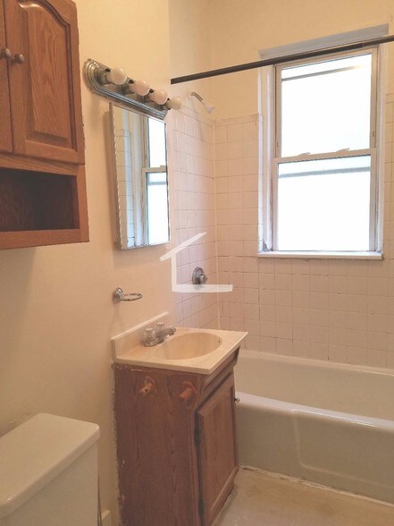 Building Photo - 229 Kelton St