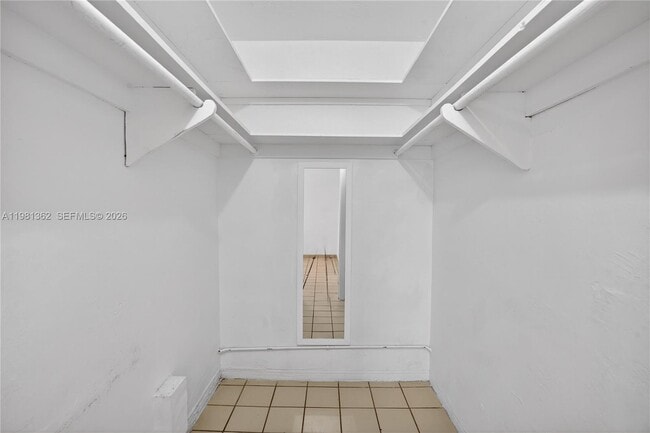 Building Photo - 1600 S Le Jeune Rd