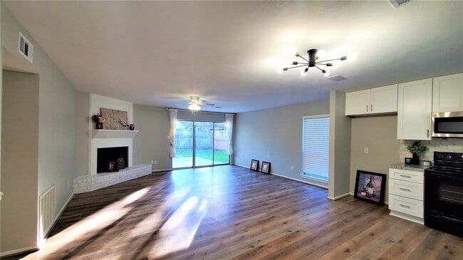 Building Photo - 14419 Cypress Leaf Dr