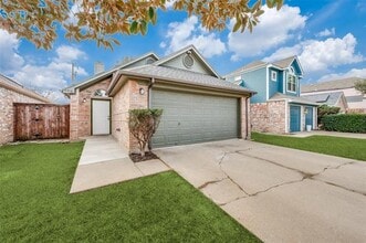 Building Photo - 2916 S Bend Dr