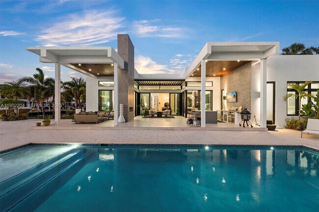 Building Photo - 3701 NE 26th Ave