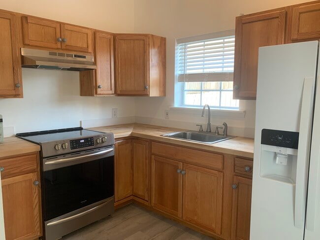 Building Photo - 135 Grayton Village Rd