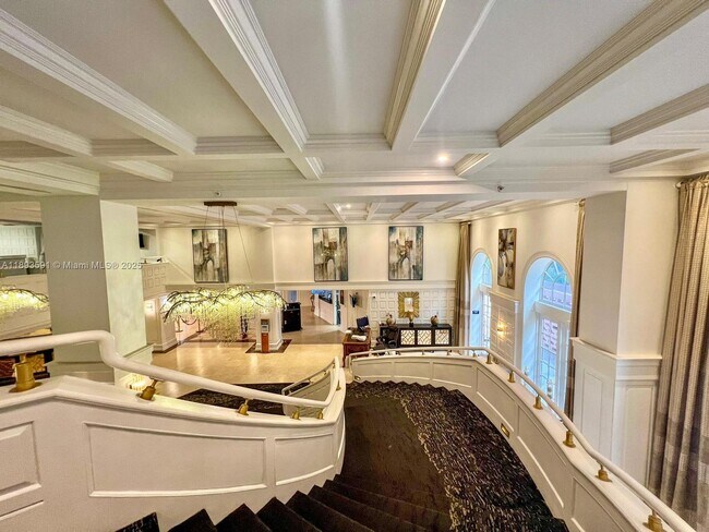 Building Photo - 5225 Collins Ave