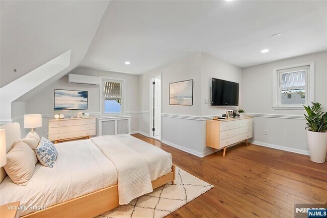 Building Photo - 35-10 Ferry Heights