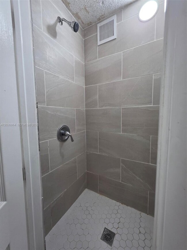 Building Photo - 8550 SW 109th Ave