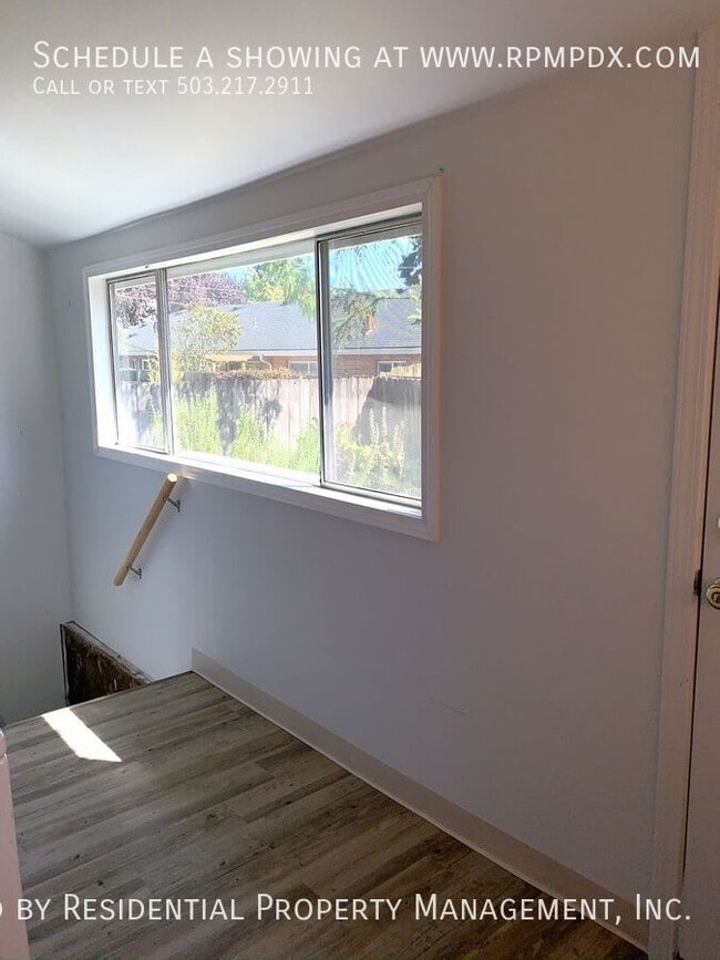 Building Photo - 5616 SE Mall St