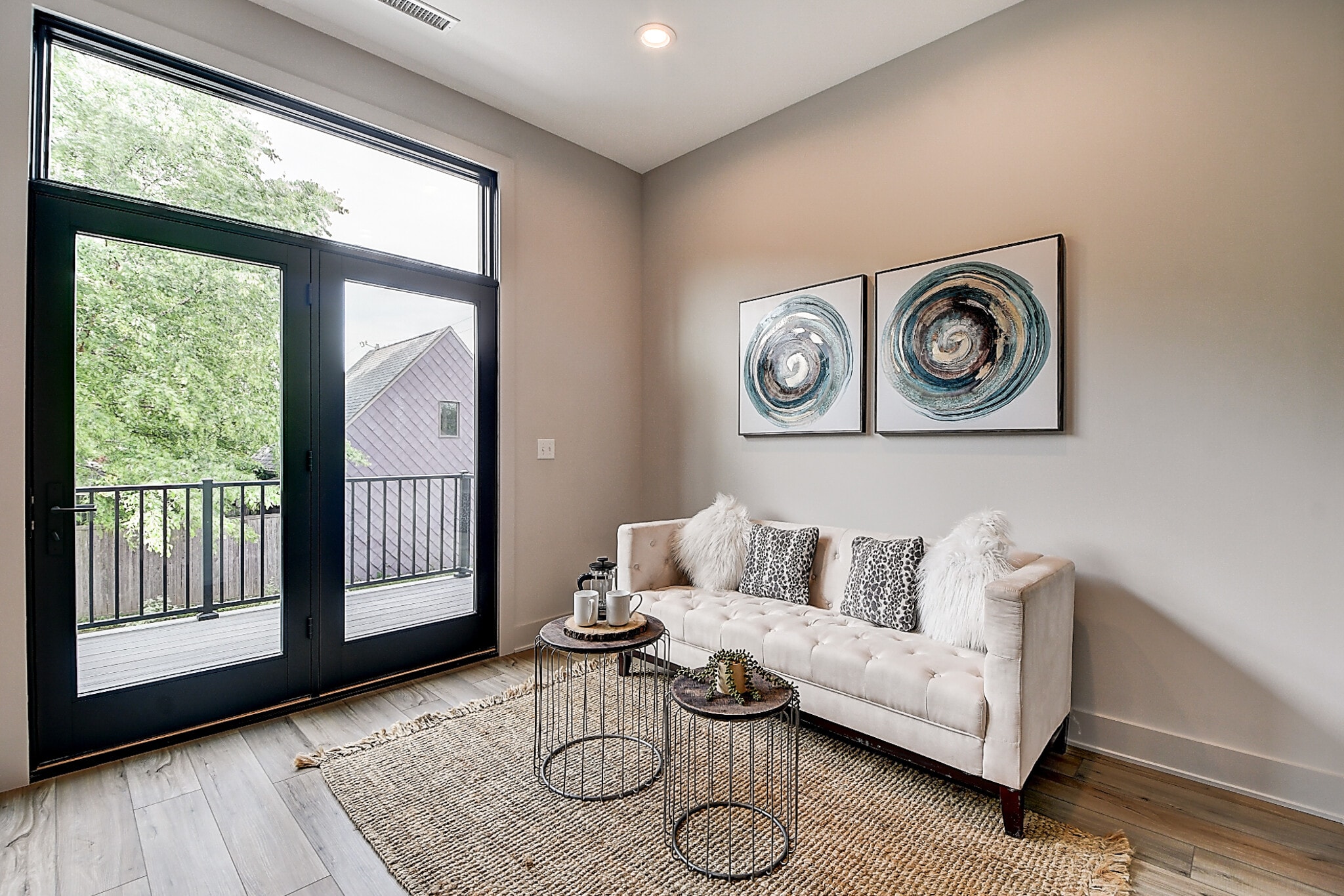 sitting area by kitchen balcony (unfurnished) - 721 E 16th St