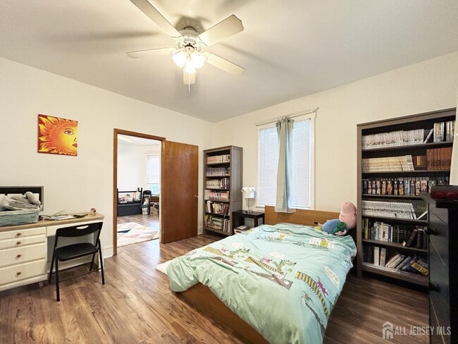 Building Photo - 104 Thompson St