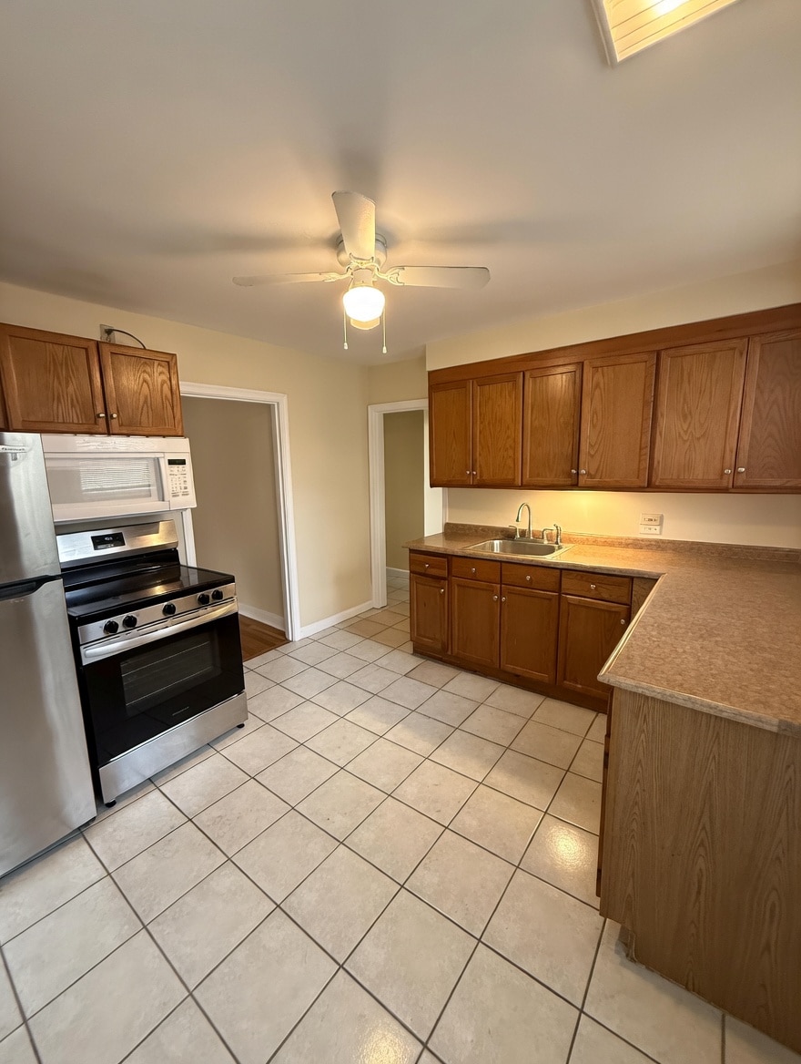 Building Photo - 190 Institute Rd