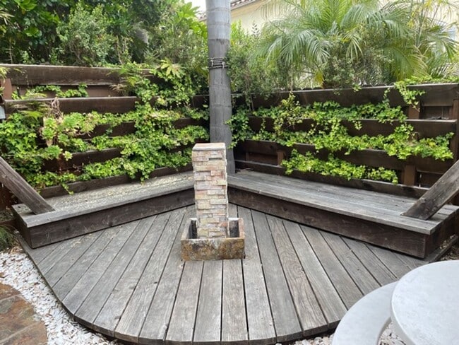 Building Photo - Beautiful 4 Bdrm, 2.5 Ba, Two story 1,912 ...