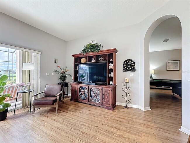 Building Photo - 526 Henley Cir