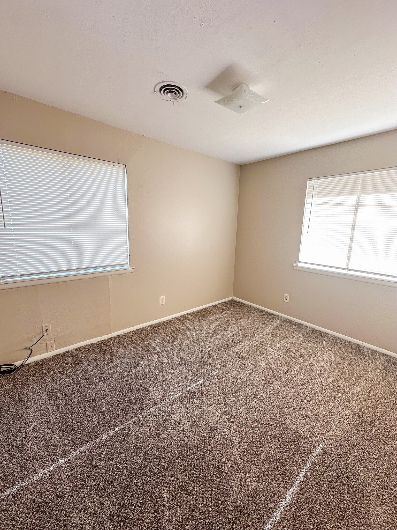 Building Photo - 430 NW Mission Blvd