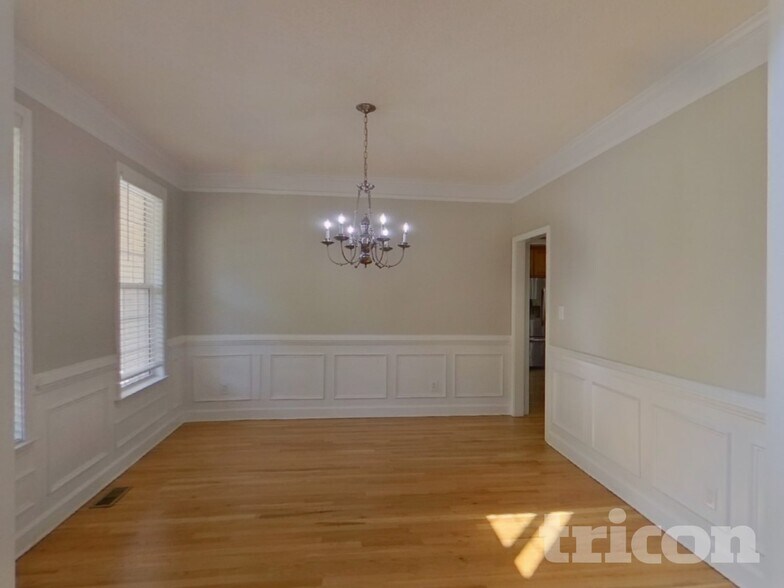 Building Photo - 111 Beaverbrook Ln