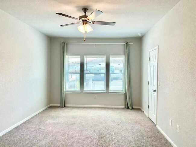 Building Photo - 9908 Thane Way