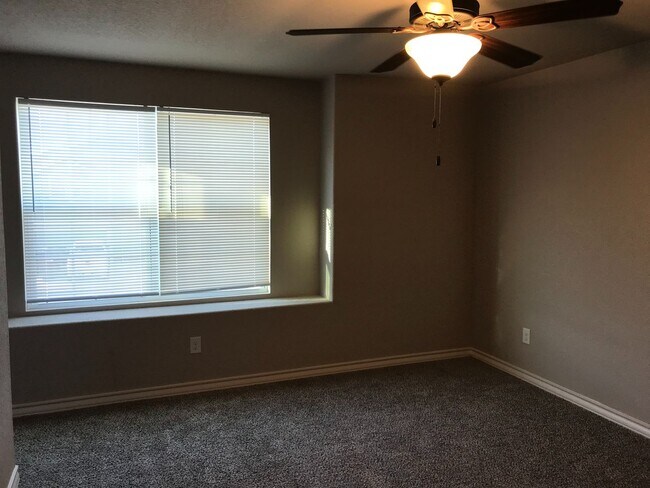 Building Photo - Townhome for rent