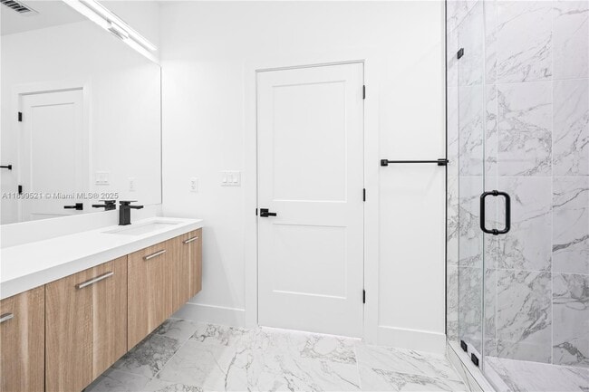 Building Photo - 526 SW 2nd St