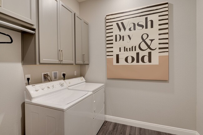 Building Photo - BEAUTIFULLY FULLY FURNISHED 4 BEDROOM 3.5 ...