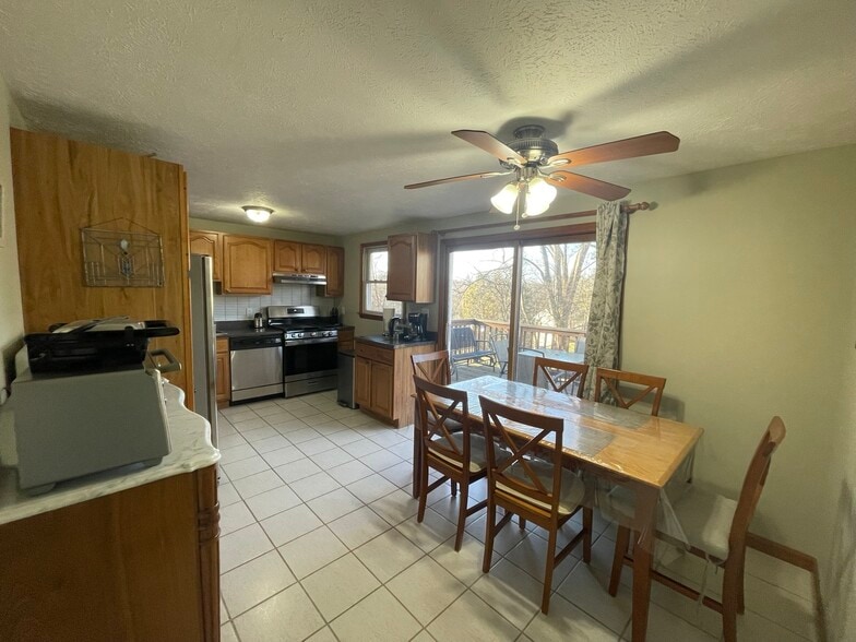 Building Photo - 236 Cresthaven Ln