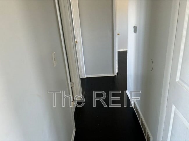 Building Photo - 6203 Hilton Ln