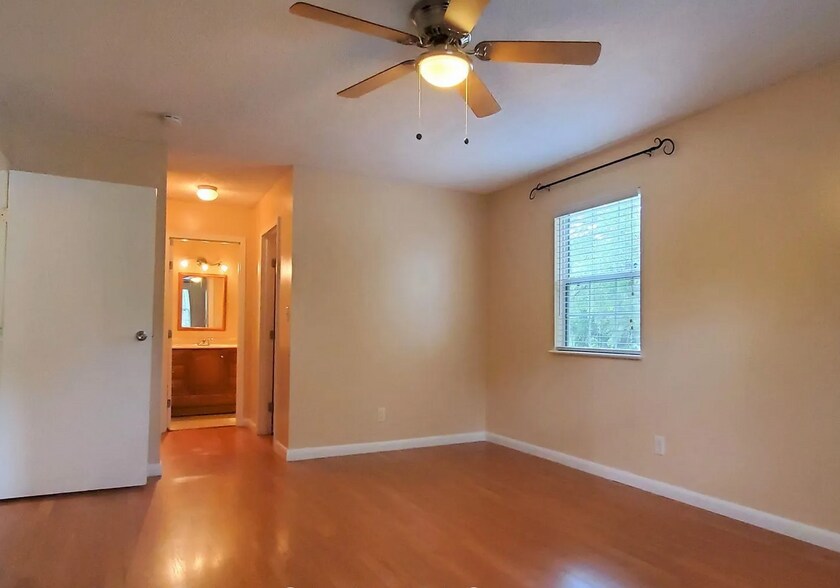 Master bedroom entrance - 6519 W Newberry Rd