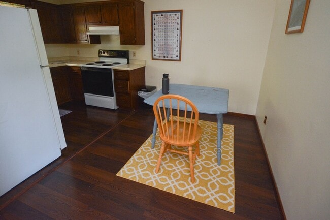 Building Photo - Ranch-style floorplan near walking trails!
