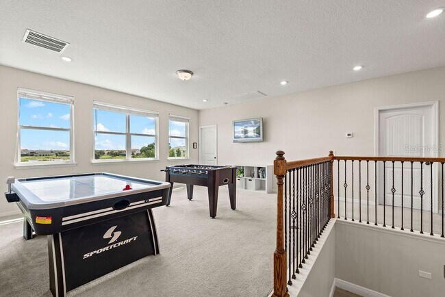 Building Photo - 9586 Meadow Hunt Way