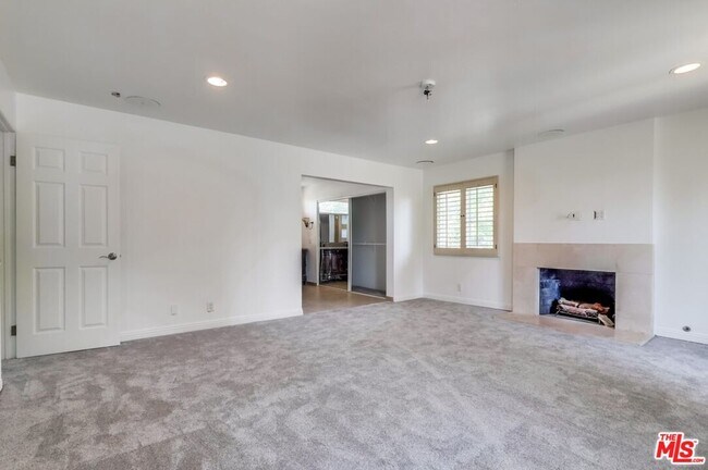 Building Photo - 687 Mt Carmel Dr