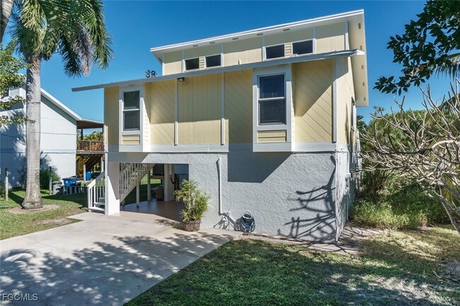 Building Photo - 140 Estrellita Dr