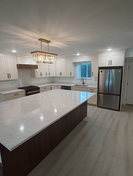 Building Photo - 266 S 1400 W