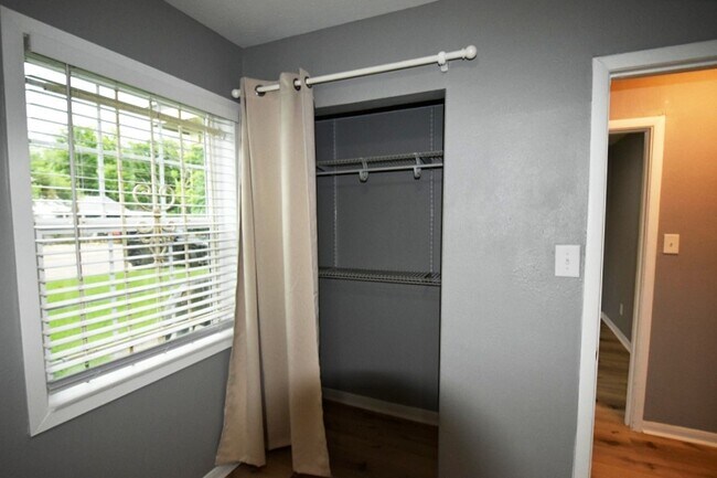 Building Photo - 10213 Fairland Dr