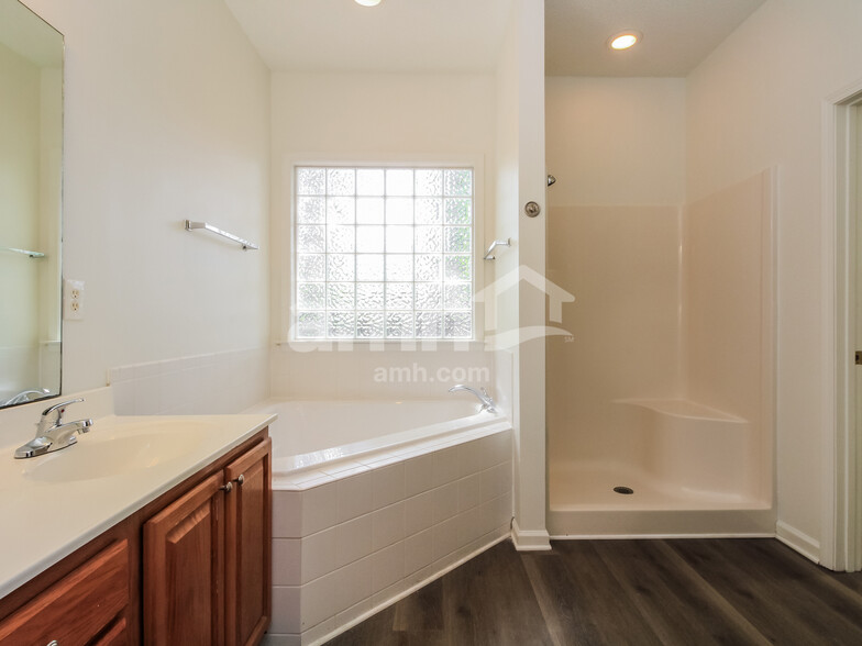 Building Photo - 117 Delham Ct