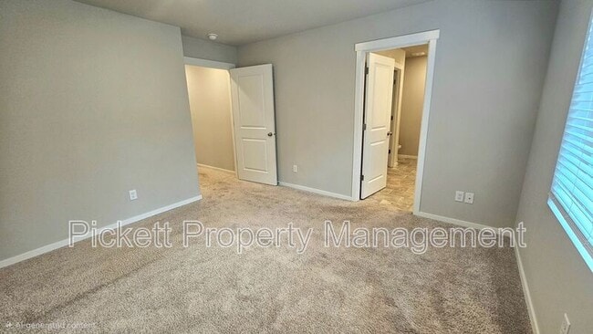 Building Photo - 6540 Yorktown Pl NE