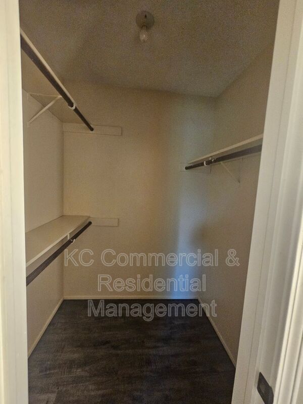 Building Photo - 10013 N Harrison Dr