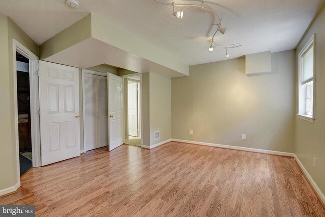 Building Photo - 8521 Tysons Ct