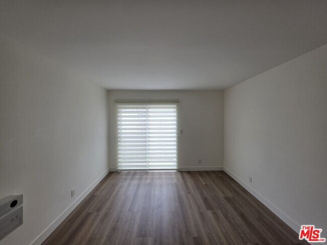 Building Photo - 517 N Francisca Ave