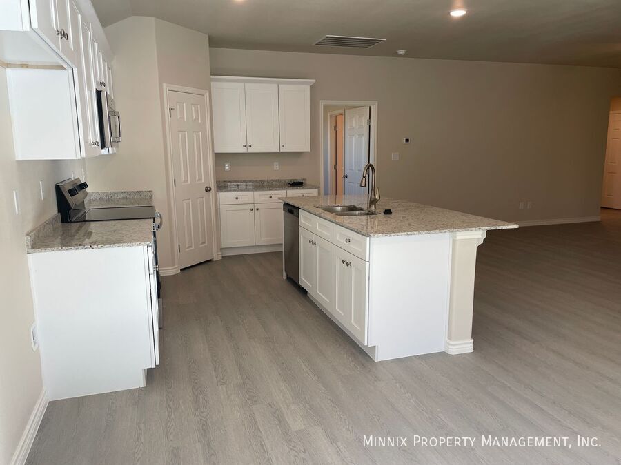 Building Photo - 1345 Bajada St