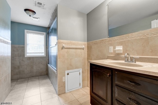 Building Photo - 221 Hillside Ave