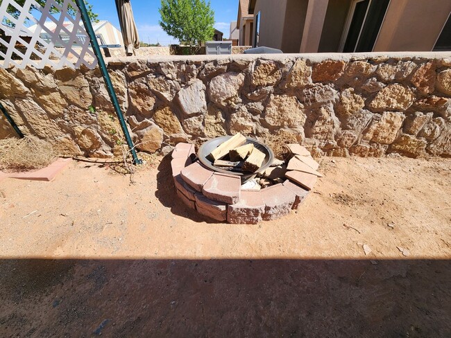 Building Photo - 5005 Kensington Way
