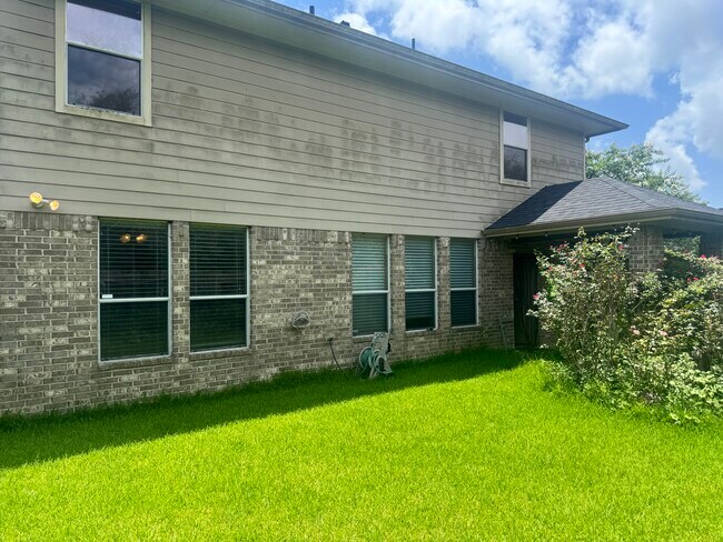 Building Photo - 11303 English Rose Trail