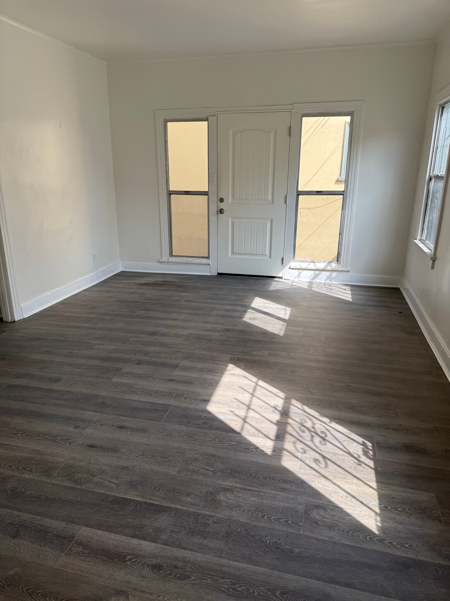 Building Photo - 2815 1/4 S Norton Ave