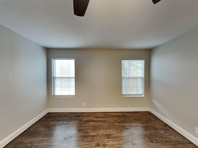 Building Photo - 3 BR/1.5BA | Renovated Single Family Home | 1-Car Garage | Gated backyard