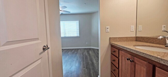 Building Photo - 1982 Dogwood Dr