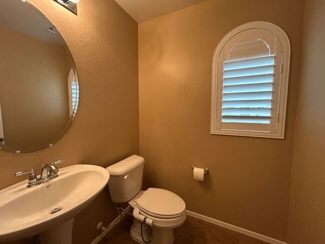 Building Photo - 2251 S Ponderosa Dr