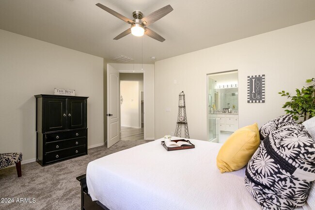 Building Photo - 17618 W Crocus Dr