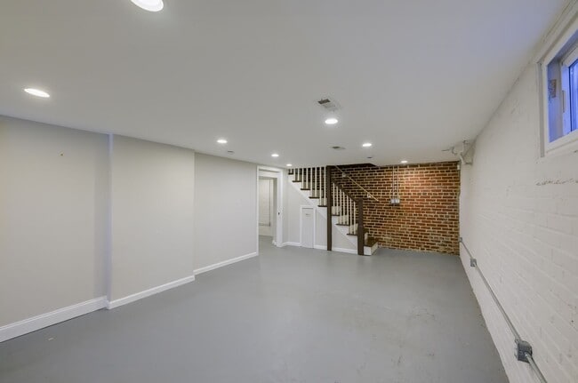 Building Photo - Modern End-Unit Townhome with Garage + Outdoor Space in SE DC