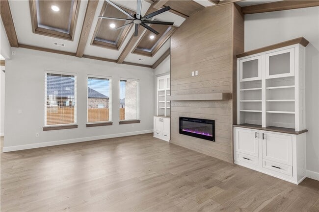 Building Photo - 701 Bronco St