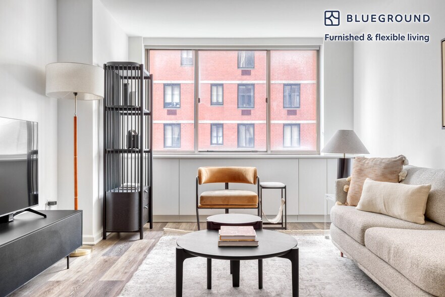 Primary Photo - 520 W 43rd St