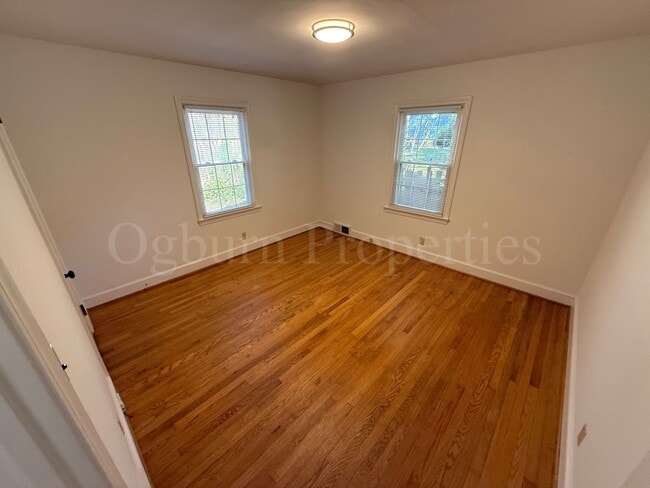 Building Photo - 1058 Irving St
