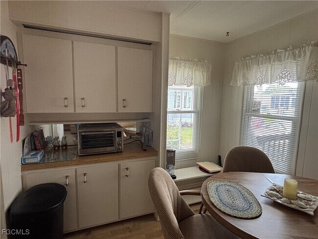 Building Photo - 207 Harvest Ln